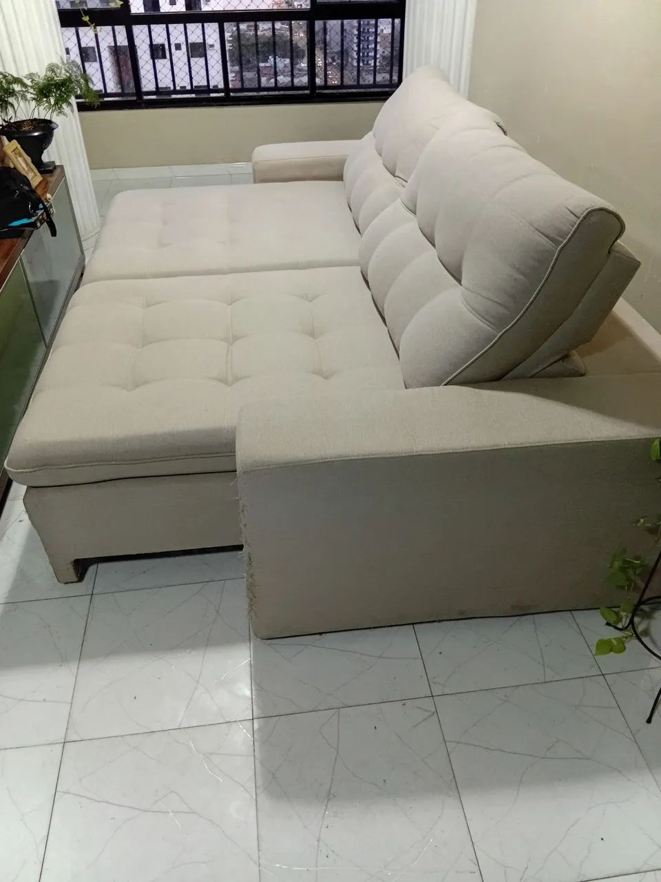 Sofá Retrátil 4 lugares Semi Novo - Foto 2