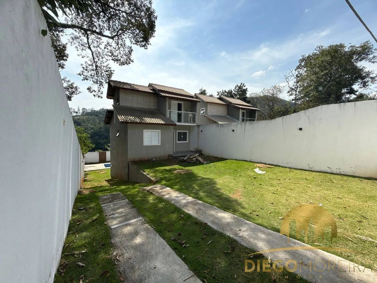 CASA COM PISCINA À VENDA EM TERRA PRETA  ESPAÇO, CONFORTO E RENDA!