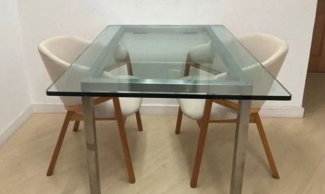 Mesa e 2 cadeiras 
