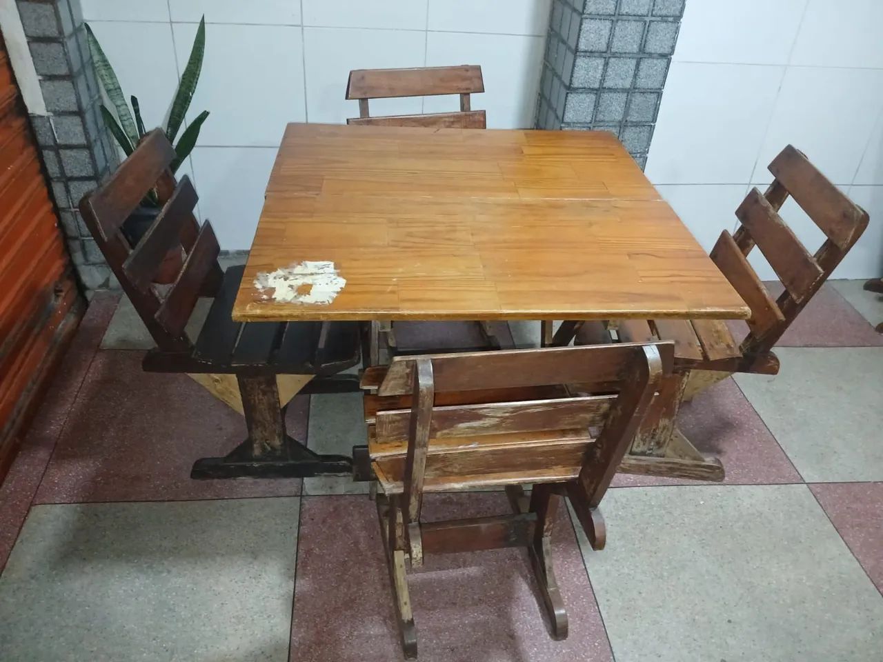 Lote de 4 Mesas e 16 Cadeiras de Madeira Rústica - Ideal para Restaurantes e Bares - Foto 3