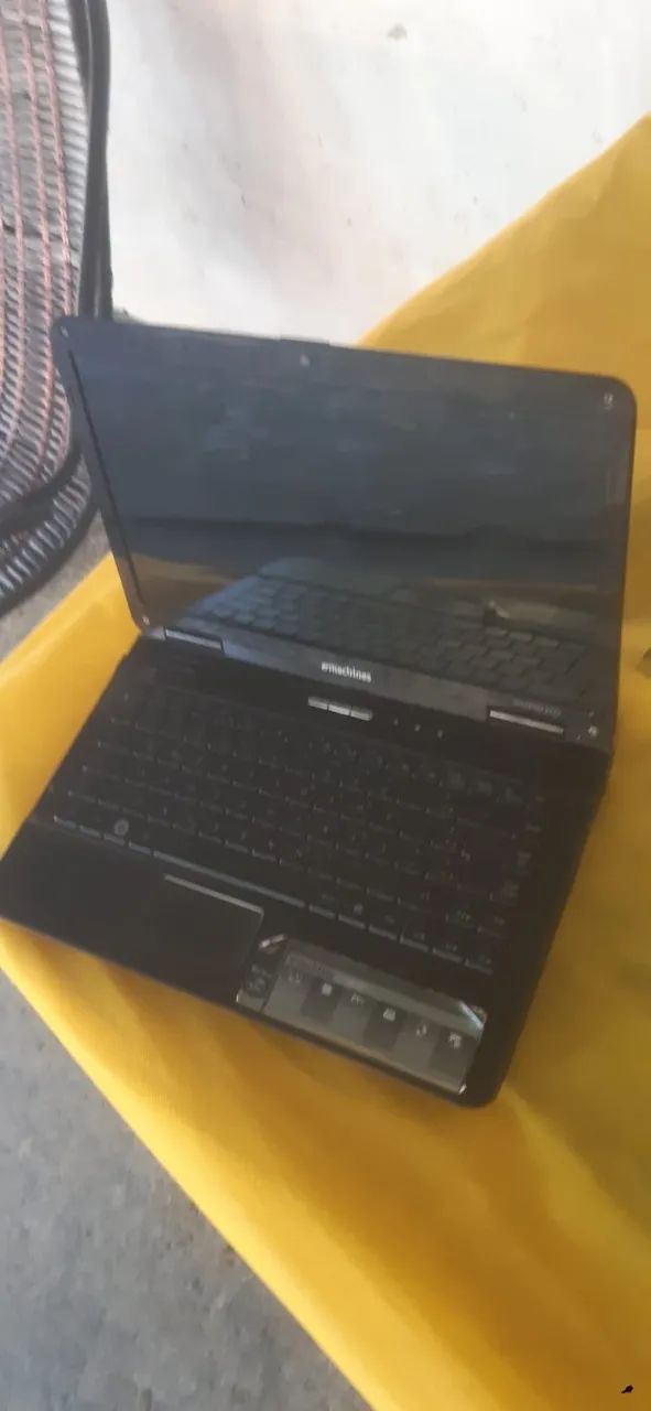 Notebook basico em perfeito estado