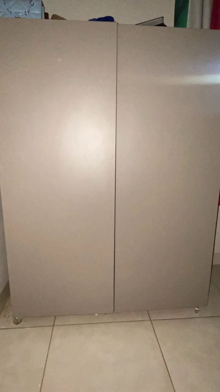 Vende se Guarda roupa duas portas, 3 prateleiras - Foto 2