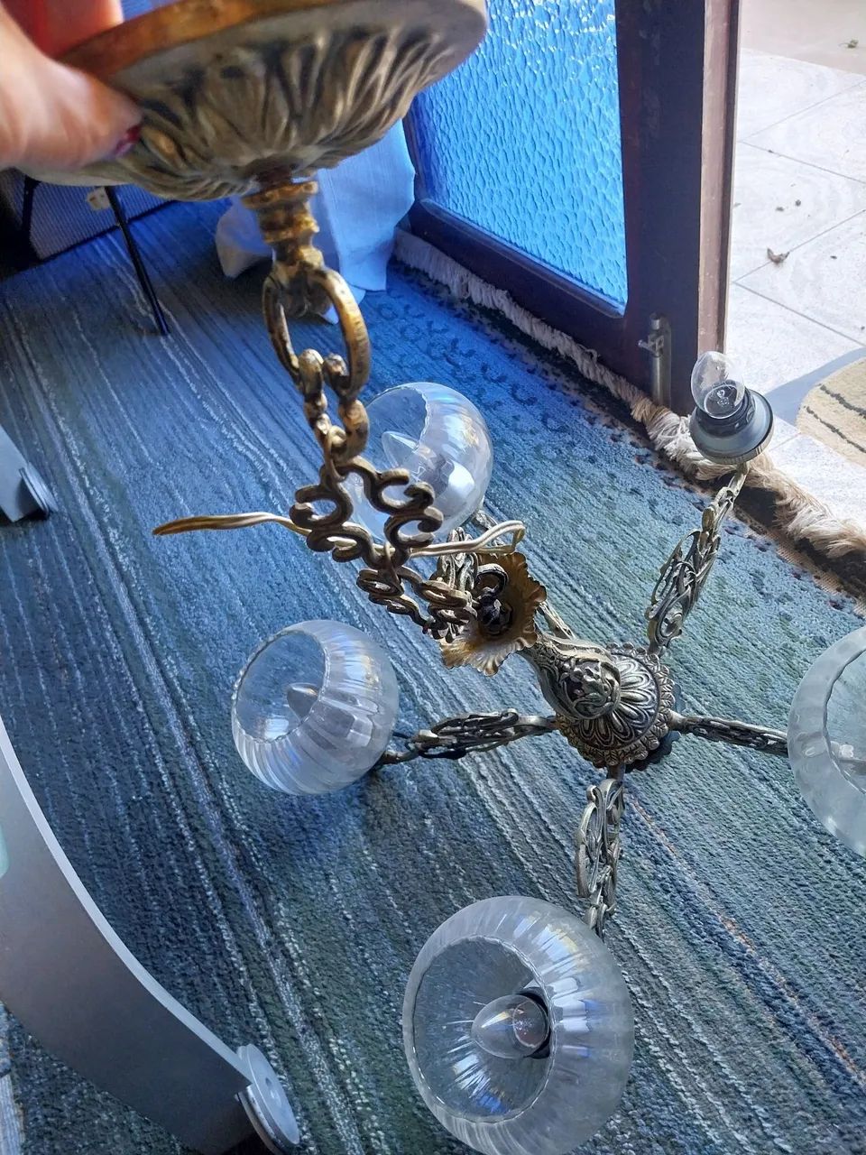 Lustre antigo de bronze  - Foto 4