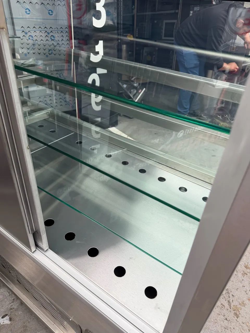 VENDO UMA VITRINE EXPOSITORA REFRIGERADA ESTADO DE NOVA - Foto 5