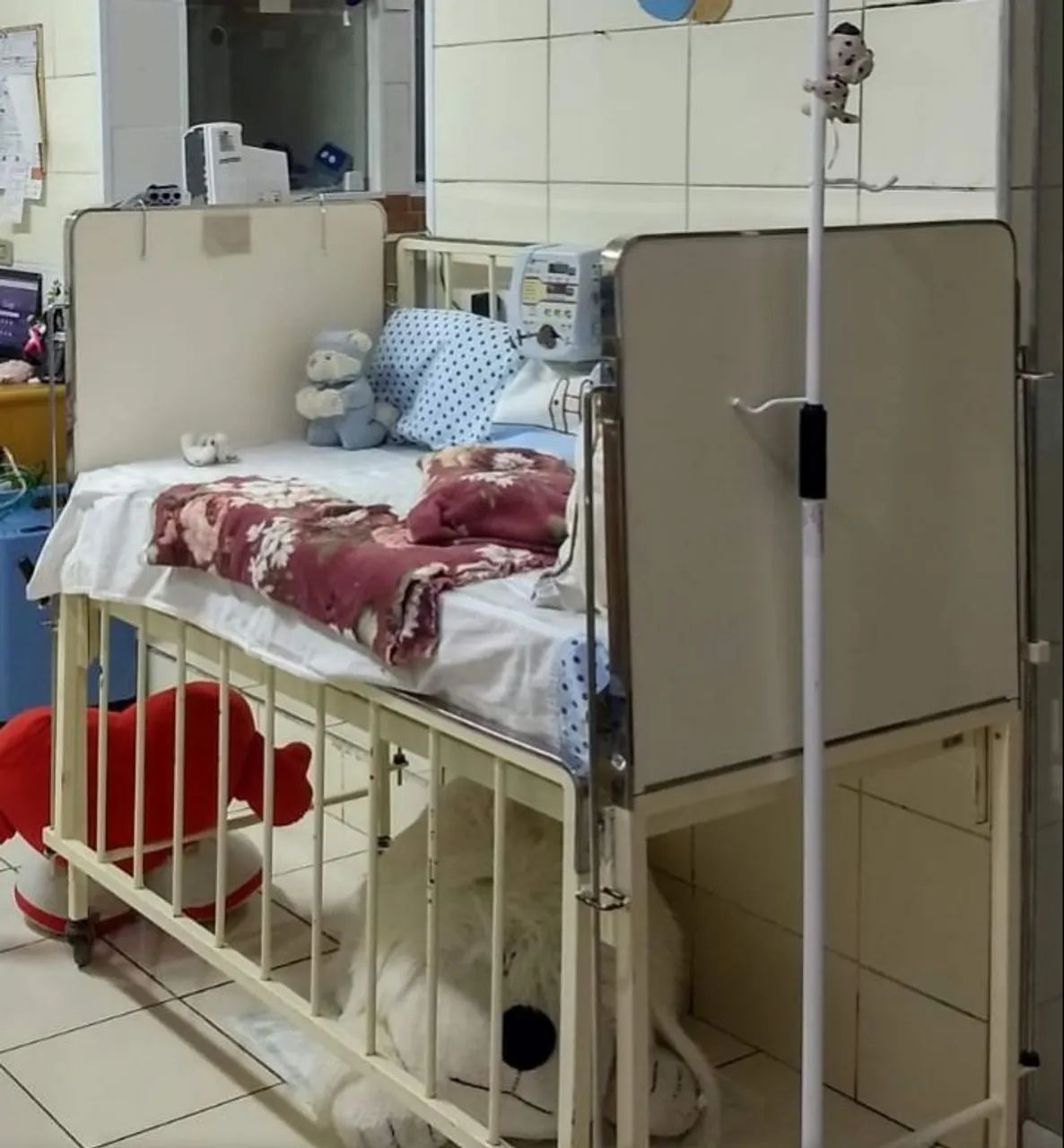 Berço hospitalar desmontado - Foto 4