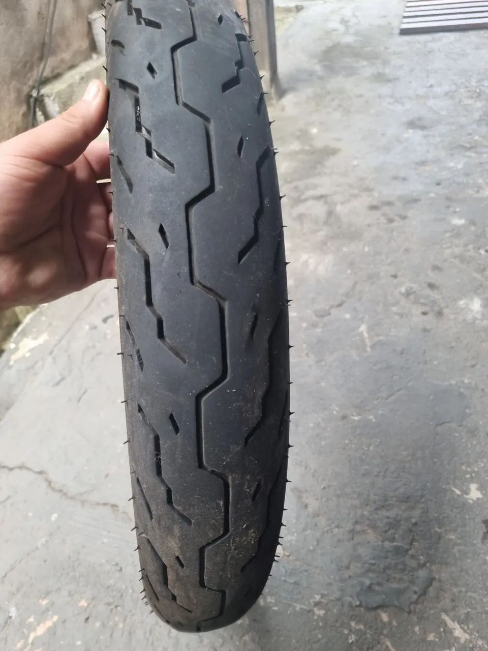 Pneu para moto 90/90/18 bom estado - Foto 2