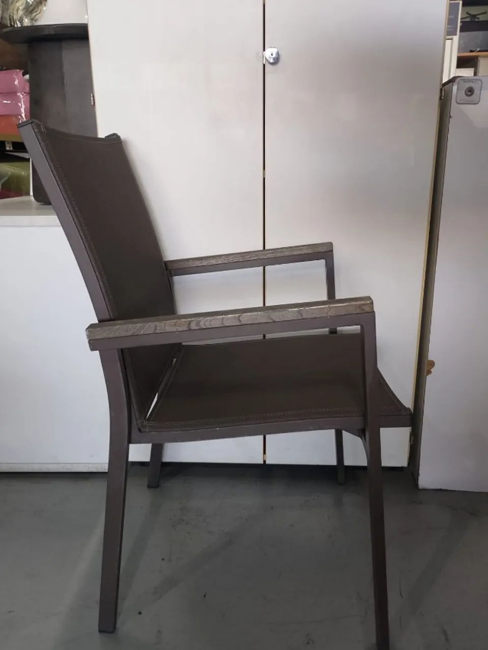 Cadeira marrom  Para área externa - Foto 4