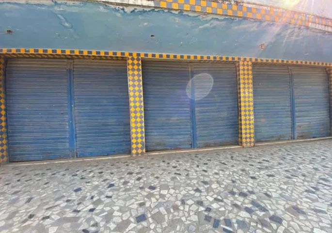 Vendo 2 lojas grandes com terreno nos fundos  - Foto 4