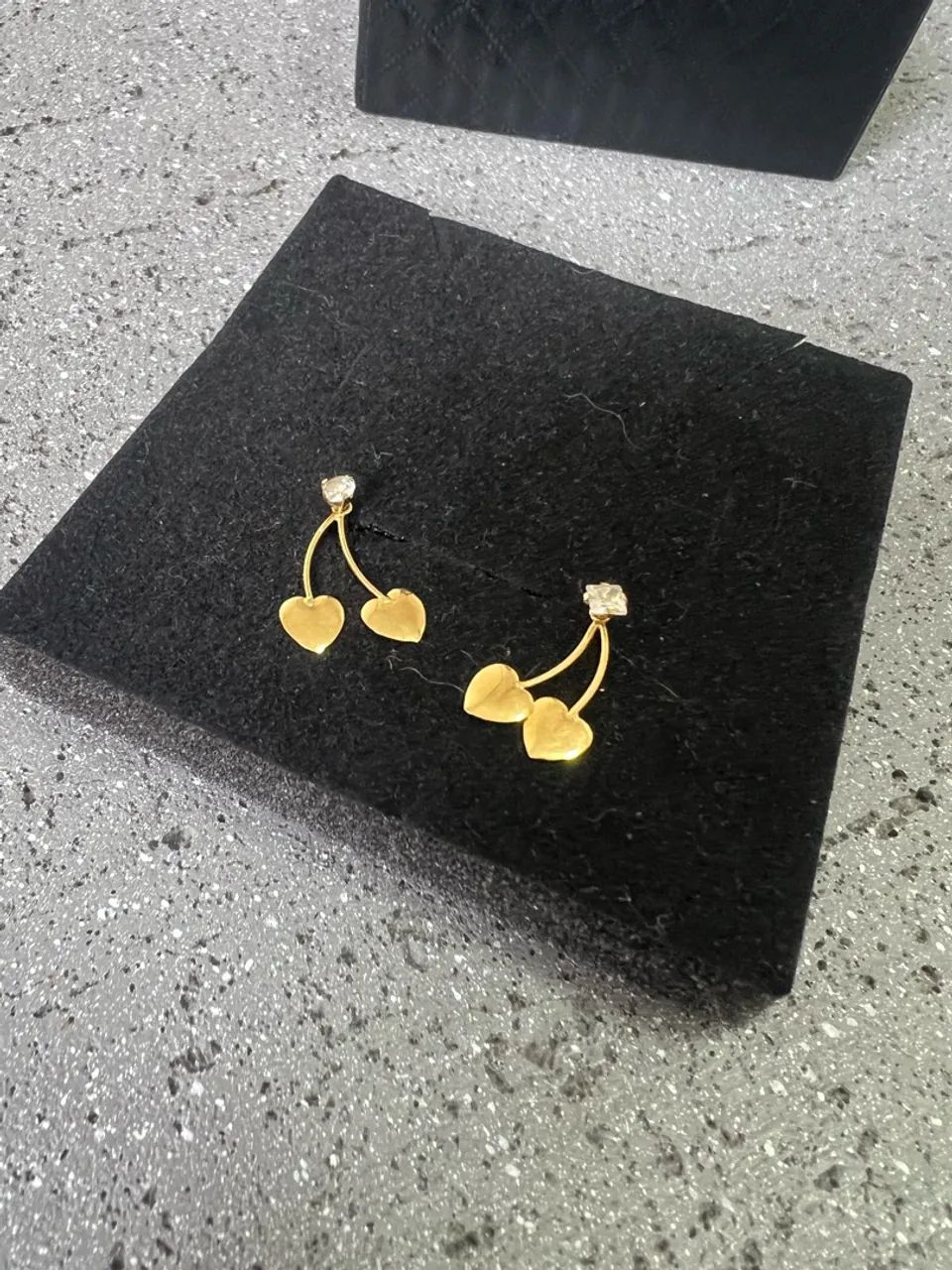 Brinco de ouro 18k com zircônia 