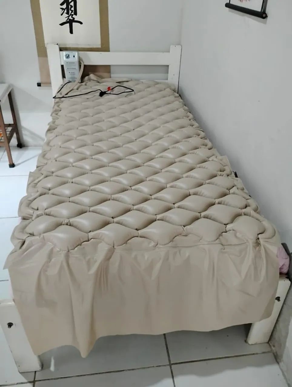 Vende -se um colchão pneumático. 