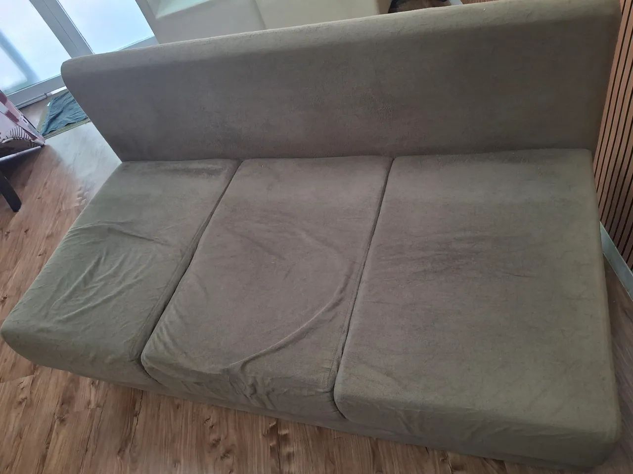 Sofá de 3 lugares Suede perfeito estado - Foto 2