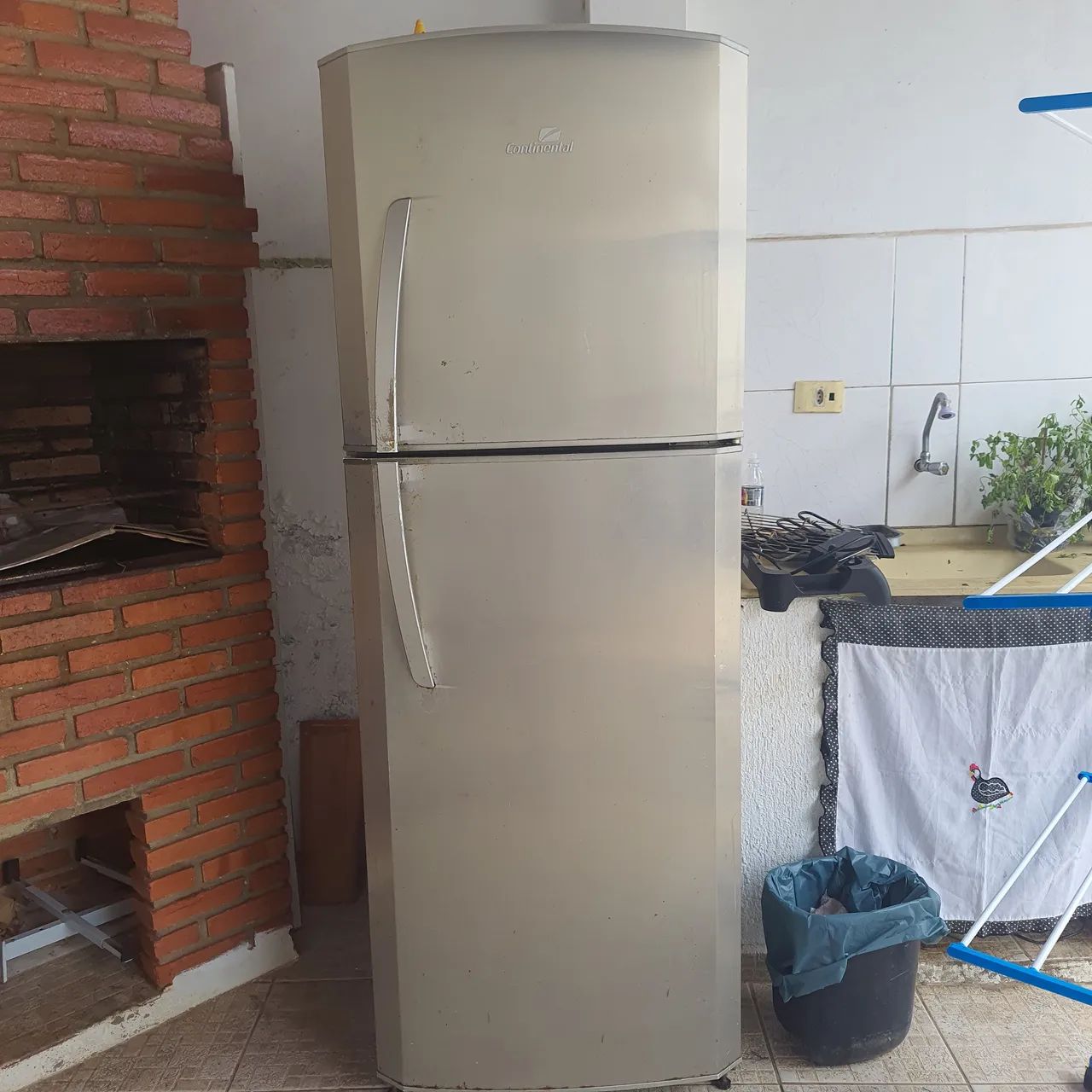 Vende - se geladeira continental usada