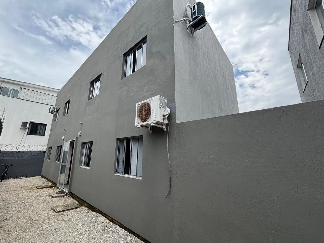 Apt 2 quartos campeche R$ 2700,00