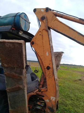 Retroescavadeira 580L 4X2 - Foto 4