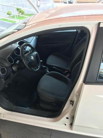 Fiat punto 1.4 Attractive Italia 8V Branco 2013 - Foto 4