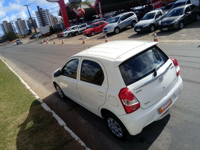 Toyata Etios 1.3x 2014 COMPLETO! - Foto 4