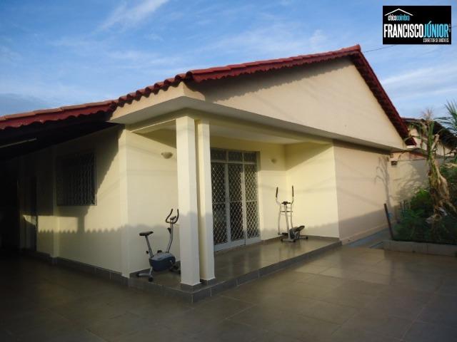 Casa no Setor Coimbra em Goiânia, 4 Quartos (2 suítes), 2 Salas, Jardim, Área Lazer, 460m² - Foto 2