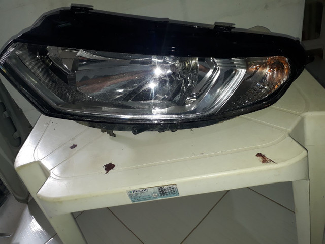 Farol esquerdo ford EcoSport 