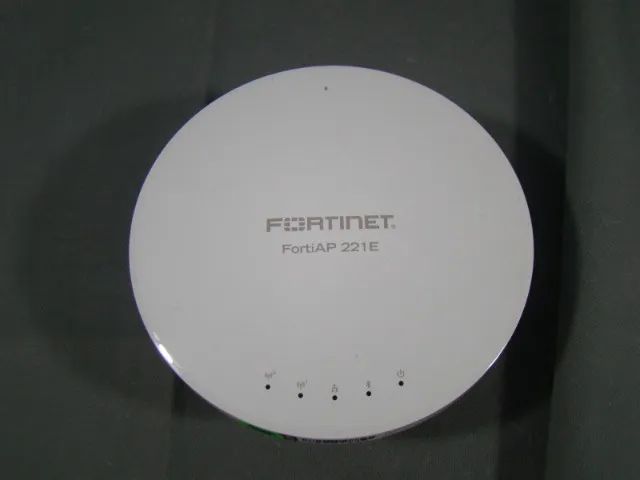 Ponto de acesso sem fio Fortinet FortiAP 221E modelo FAP-221E+