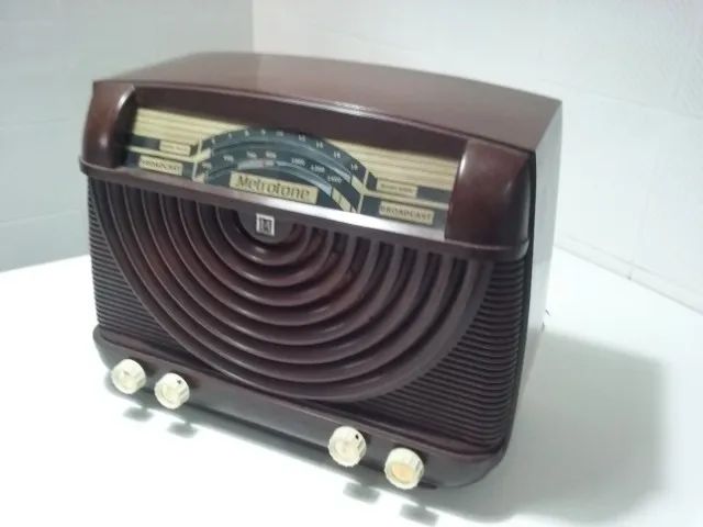 Radio Dec. 50 Cx. Baquelite c/ Fm e Aux - Foto 2