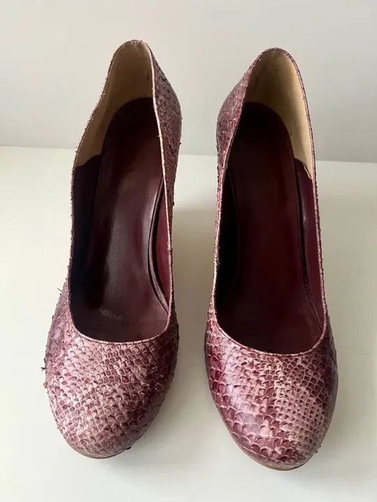 Sandália anabela couro vinho animal print - Foto 4