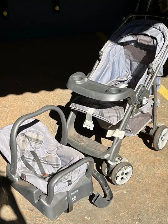 Carrinho + BB conforto + base 