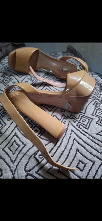 Sandália da marca Schutz  - Foto 2