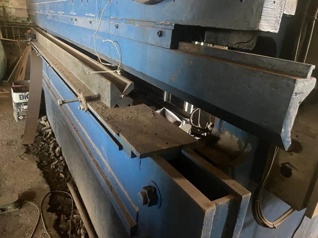 Dobradeira fobesa 100 tonelada dobra 1/4  - Foto 3