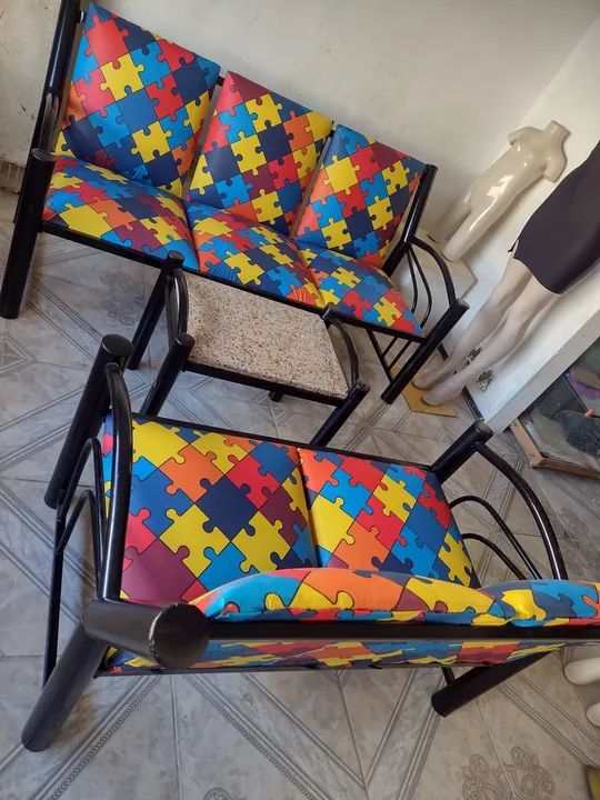 Sofá e Poltrona em Ferro com Estofamento Puzzle - Foto 2