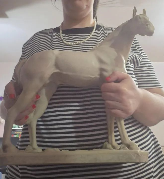 Linda escultura de cavalo em pedra - Foto 2