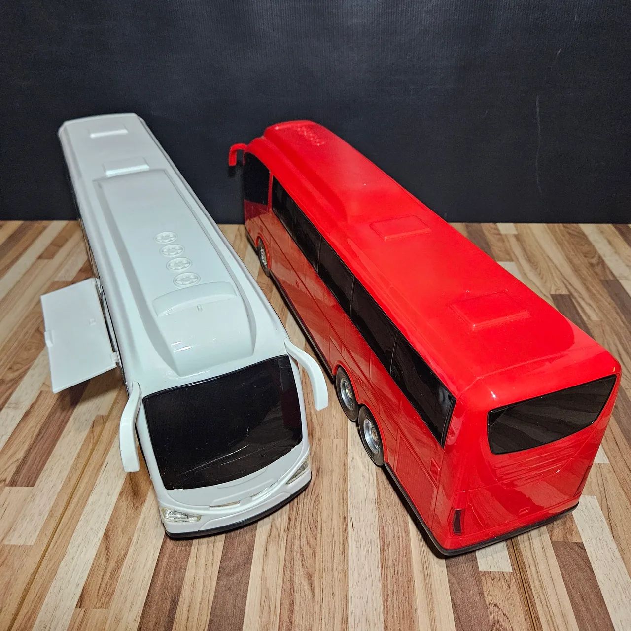 Ônibus Grande Realístico Novo - Foto 2