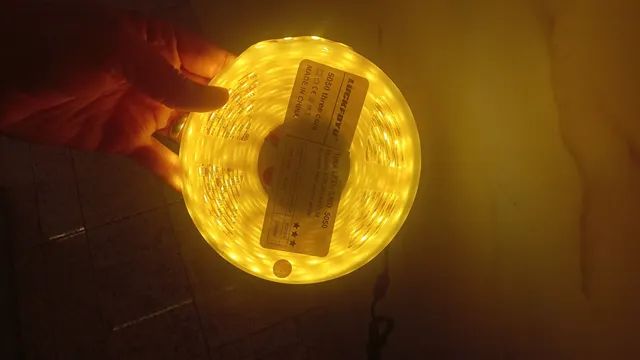 FITA LED 5050 12V 5M 10W/M  BRANCO QUENTE 3000K SEM SILICONE IP20 + FONTE TOMADA 6A  - Foto 2