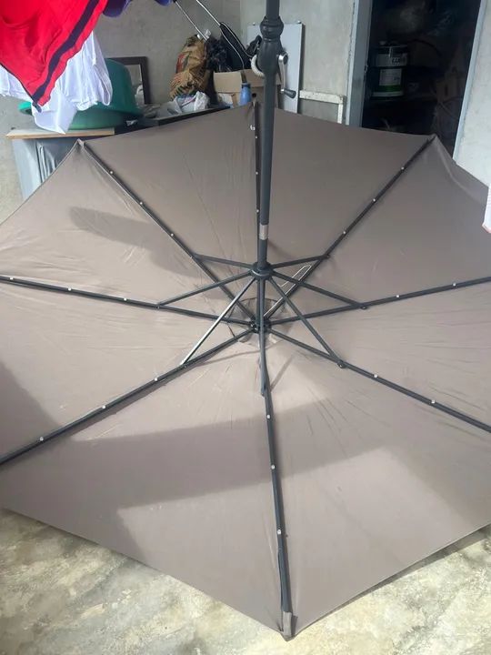 Mesa de alumínio com ombrelone grande e cadeiras  - Foto 4