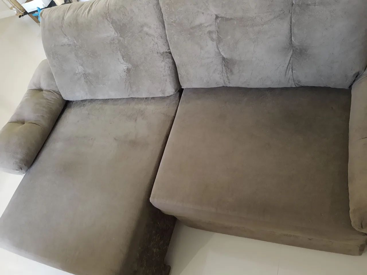 Vendo sofá em suede com chaise. - Foto 3