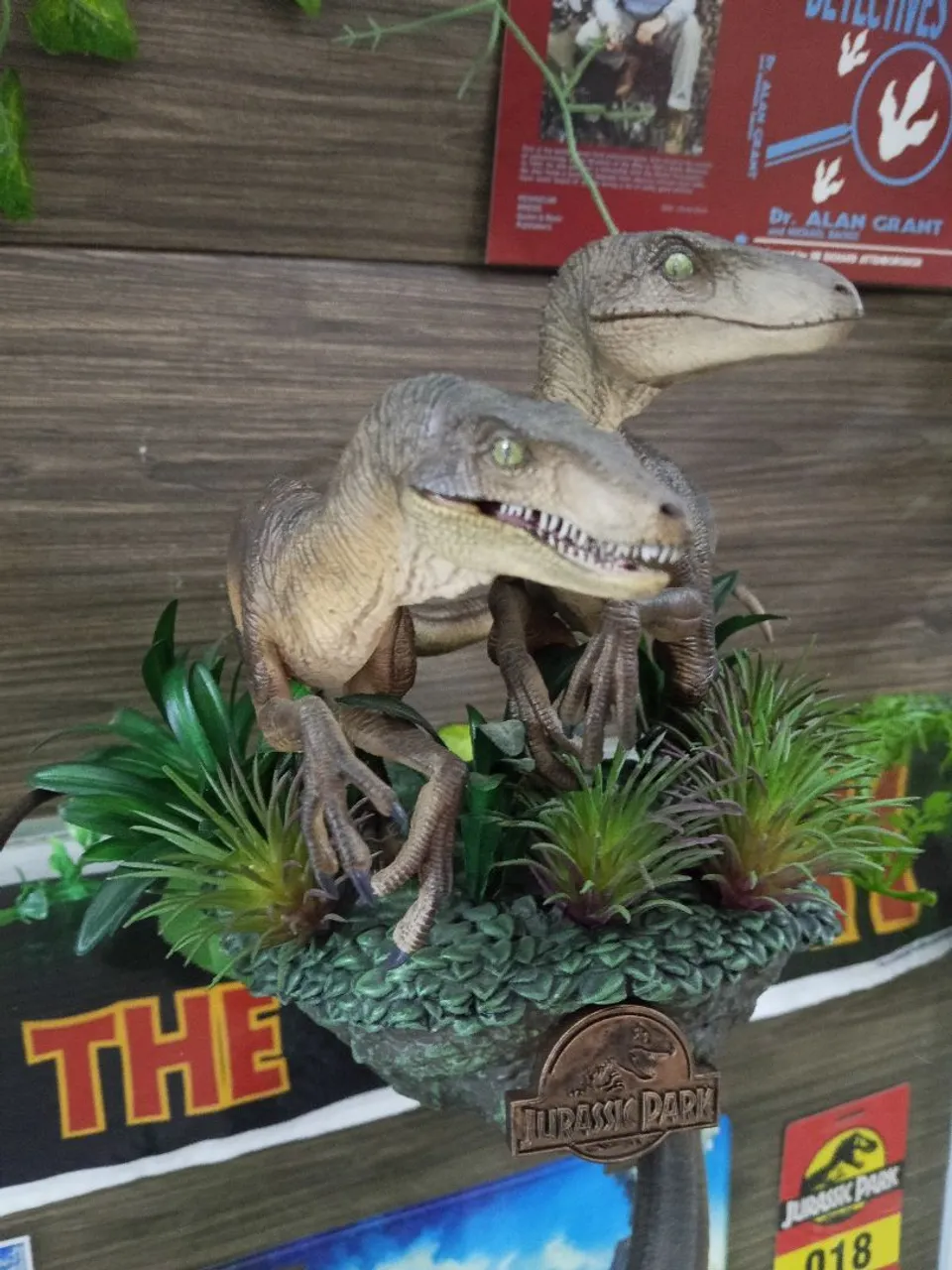 Iron Studios - two raptors -1/10