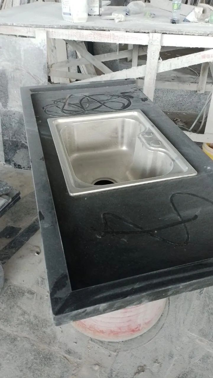 Piá em mármore e granito 
