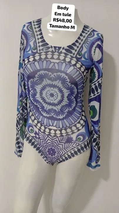 Body em tule azul com estampa geométrica