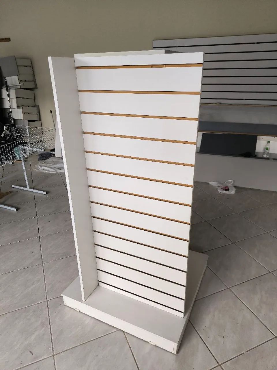 Módulo expositor 4 lados em MDF 