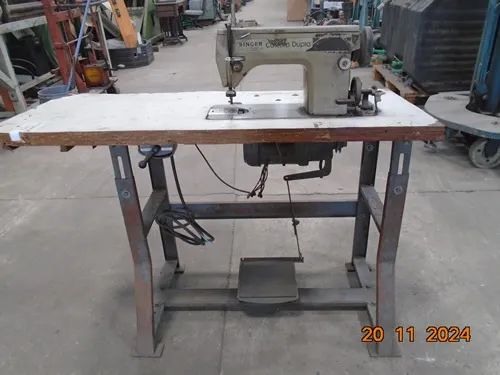 Maquina costura reta Industrial Singer