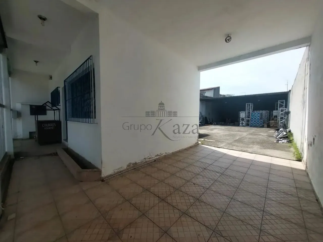 Casa Residencial e Comercial - Jardim Santa Maria - 1 Dormitório - 300m².