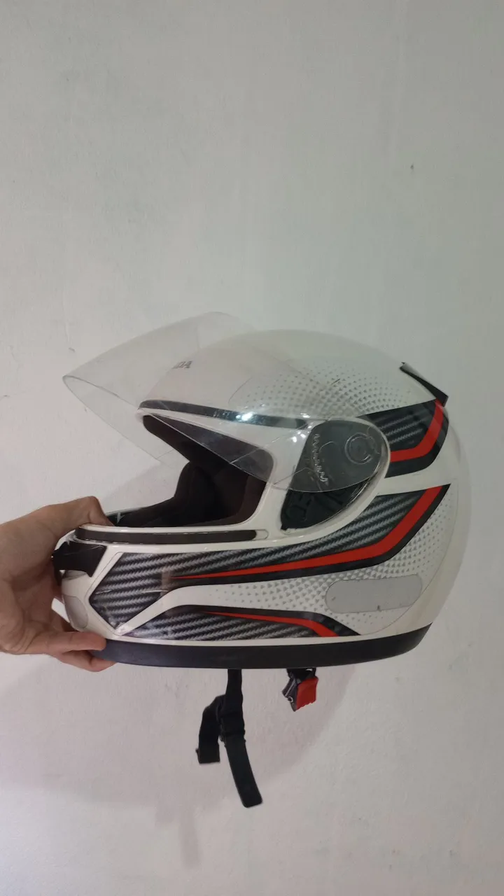 Capacete de Moto Honda Branco com Detalhes