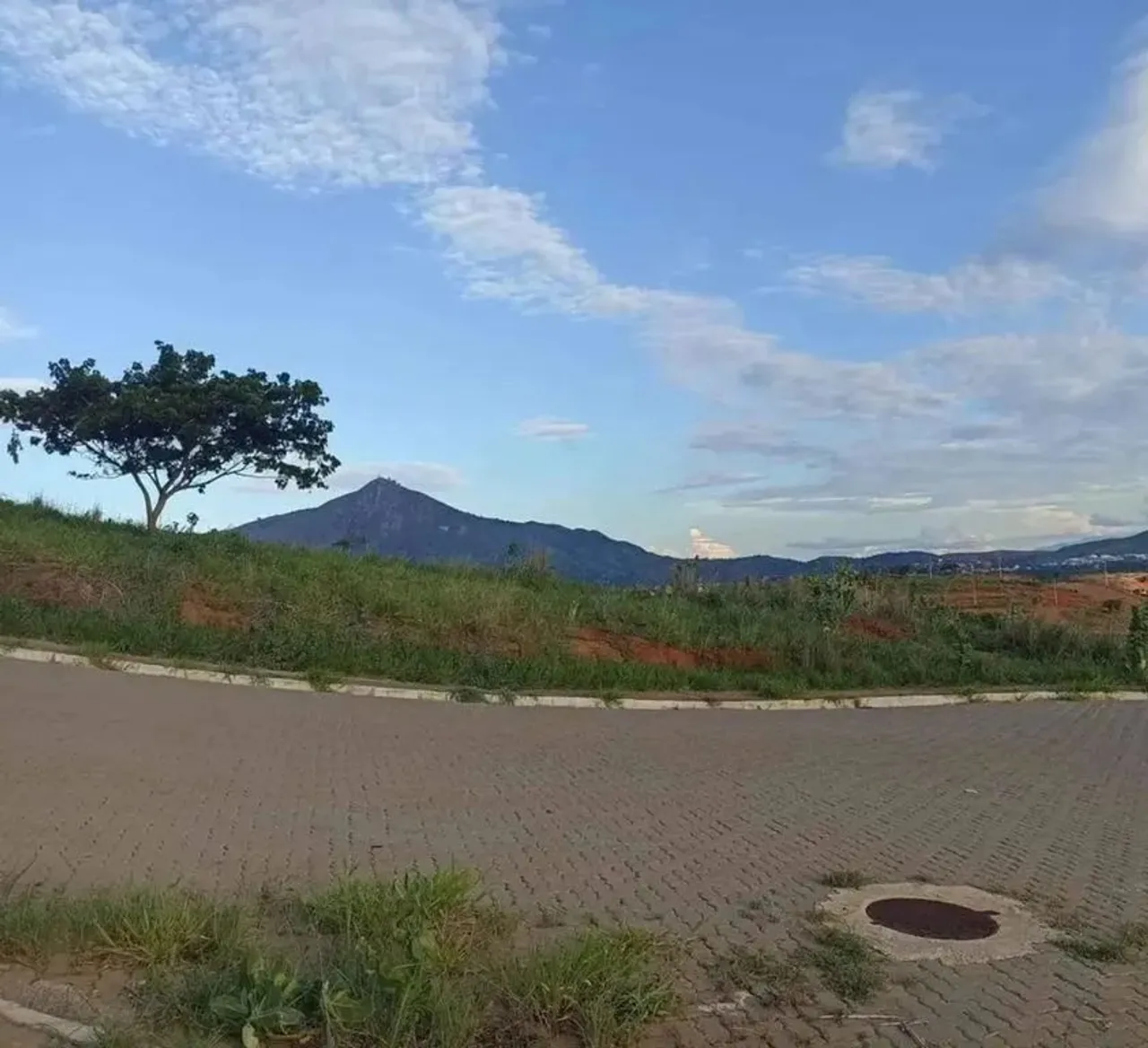 Lote de esquina com 274m² no Castelo por R$ 220.000,00!
