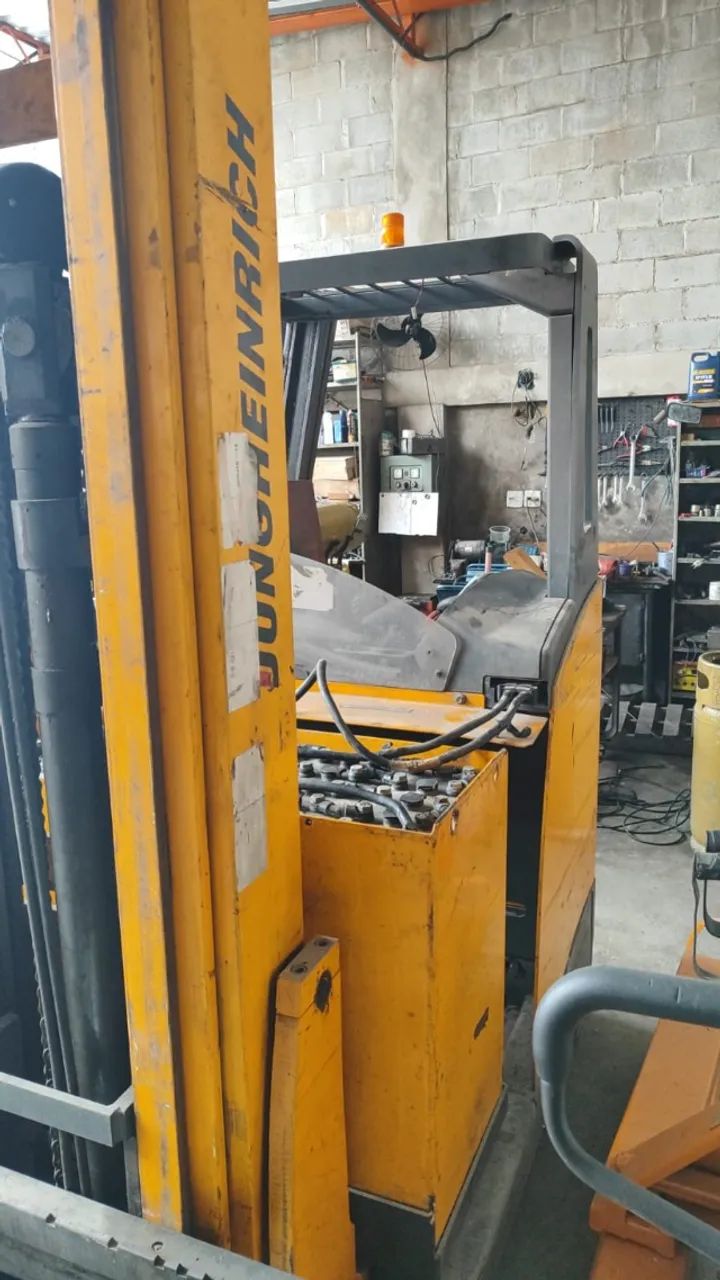 Empilhadeira eletrica Jungheinrich ETM320 - Foto 5