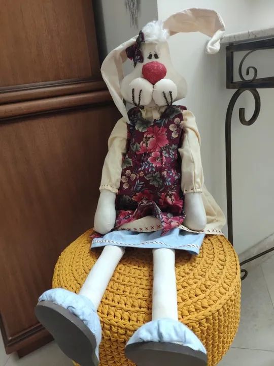 Coelha grande em artesanato