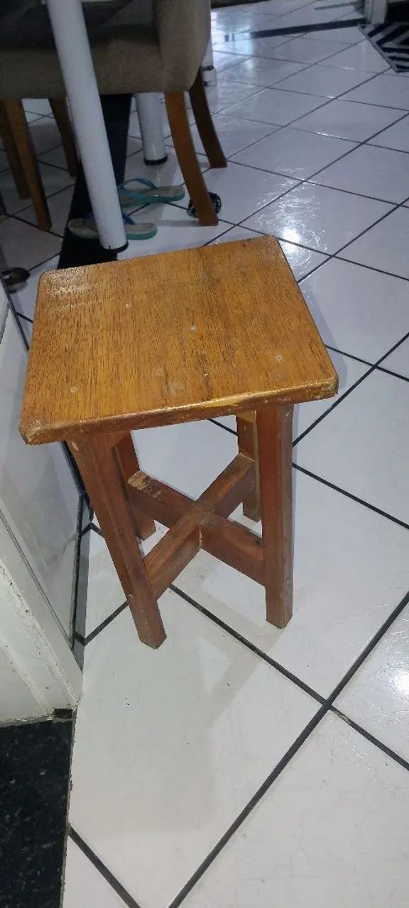 Banqueta madeira maciça angelim pedra 89,00
