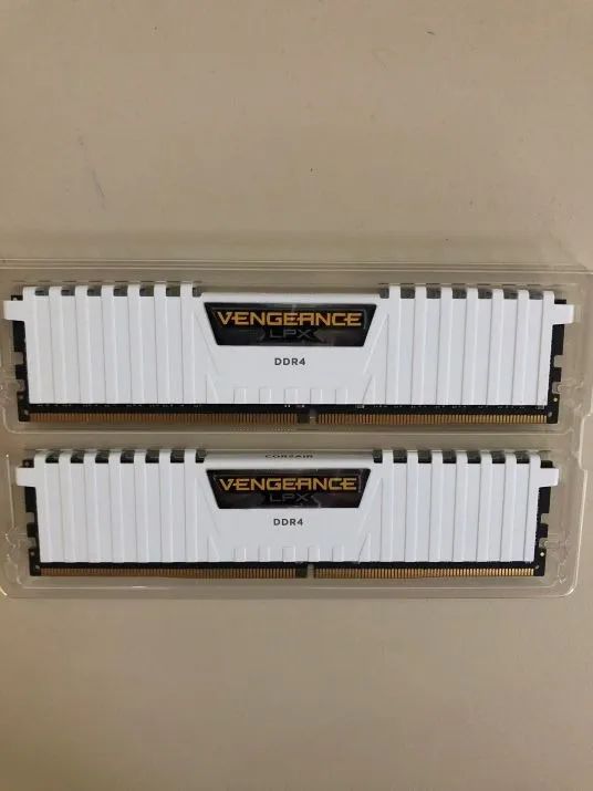 Memória Corsair Vengeance 3200 LPX 