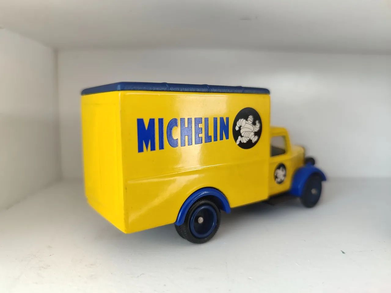 Caminhão de brinquedo Michelin Parmalat Corgi