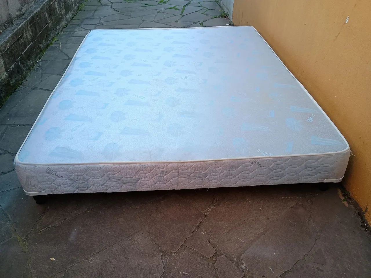 Base box tamanho Queen, com molas próprias. - Foto 3