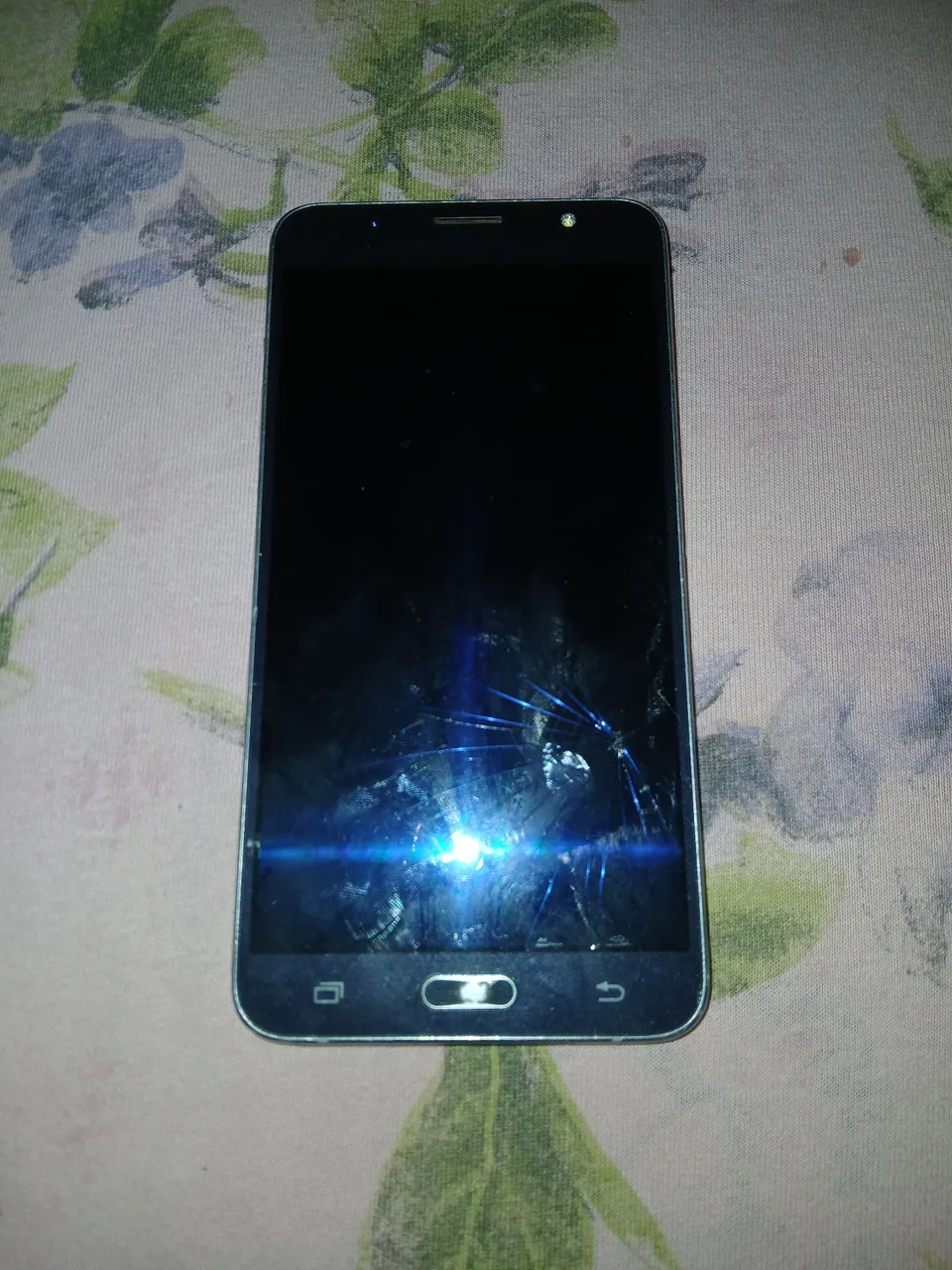 Vendo J7 pra retirar peças