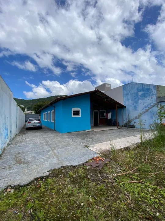 Oportunidade de Investimento! Casa com 6 quartos, Kitnets , 360m² e 6 vagas de garagem.